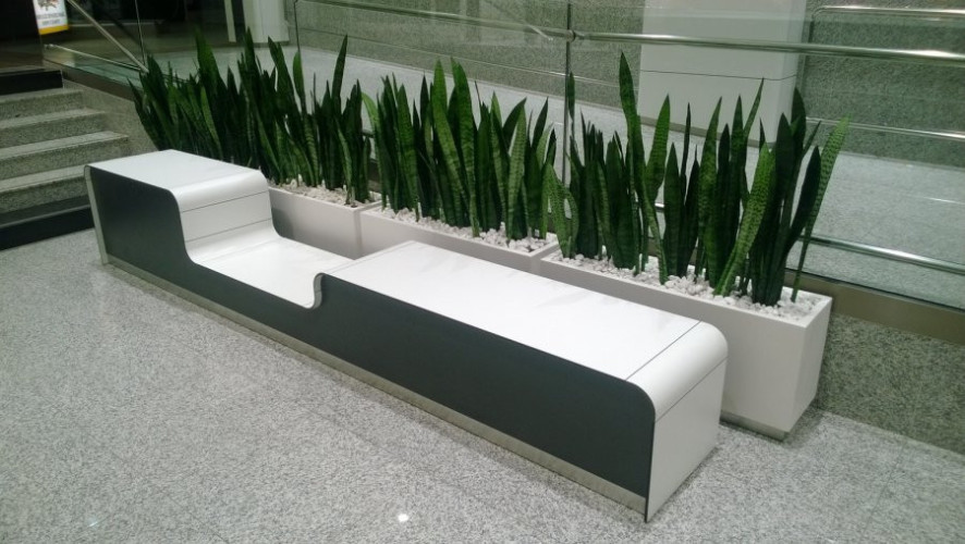 Květináče do interiéru obchodního centra