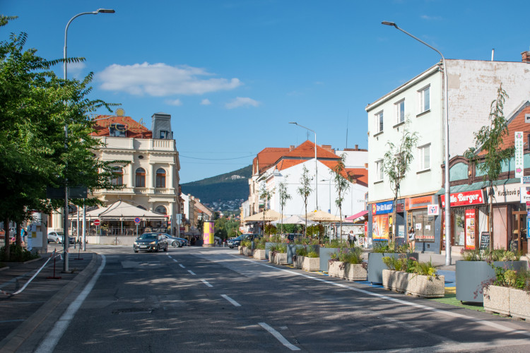 Venkovní květináče pro městskou zeleň