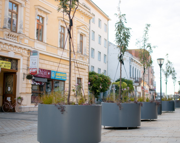 Venkovní květináče pro městskou zeleň