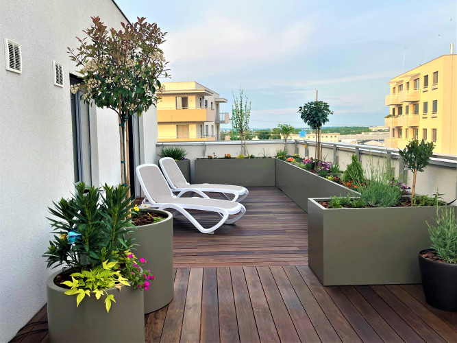 Květináče na venkovní terasy