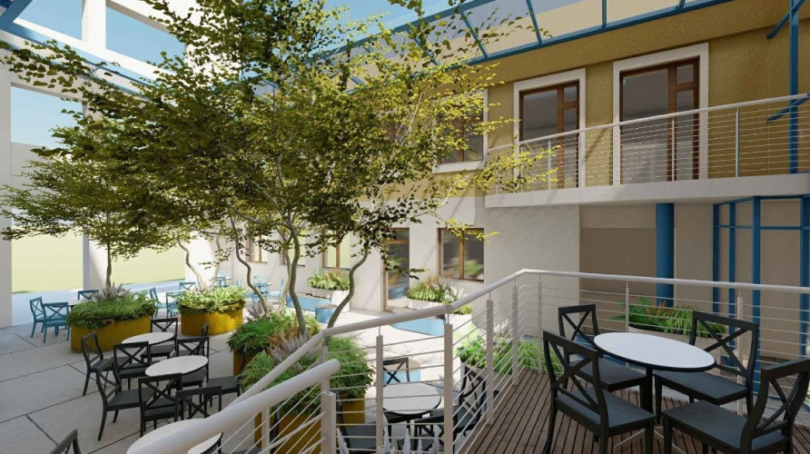 Květináče s lavicí ve veřejném atriu