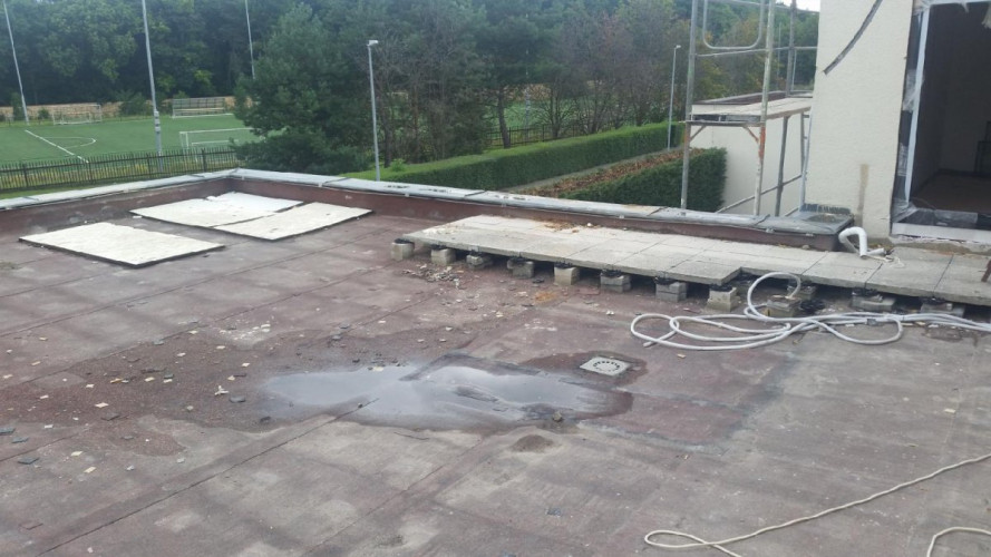 Situace před instalací květináčů