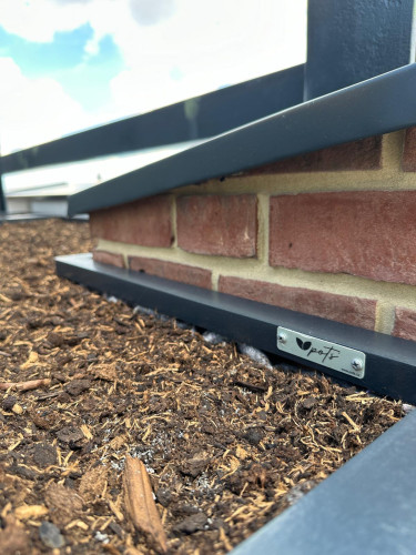 Designové květináče v developerském projektu