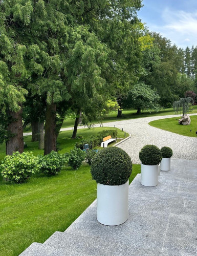 Designové květináče pro venkovní prostory