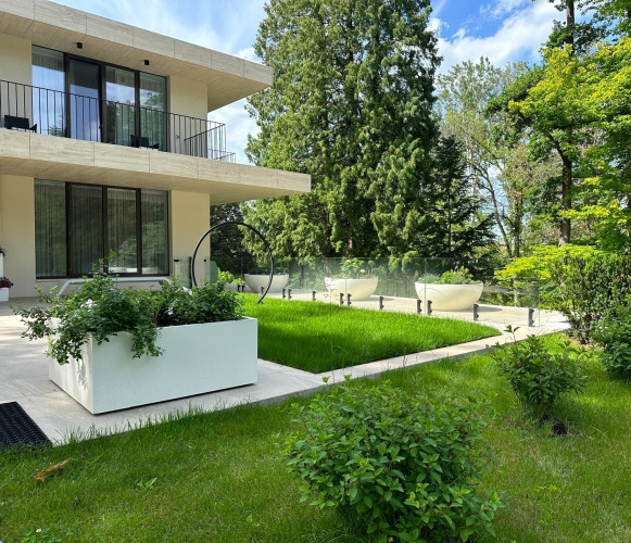 Designové květináče pro venkovní prostory