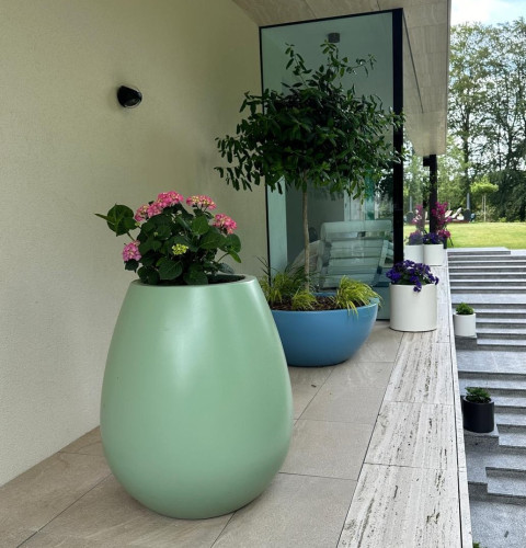 Designové květináče pro venkovní prostory