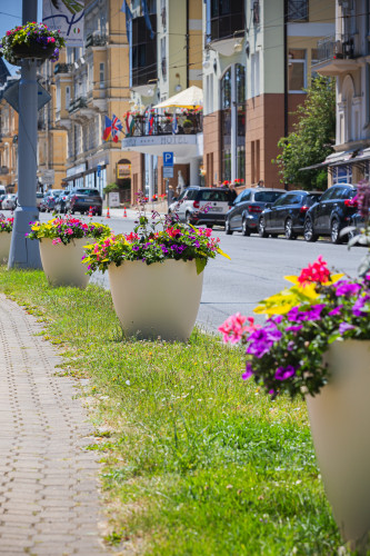 Moderní venkovní květináče ERA