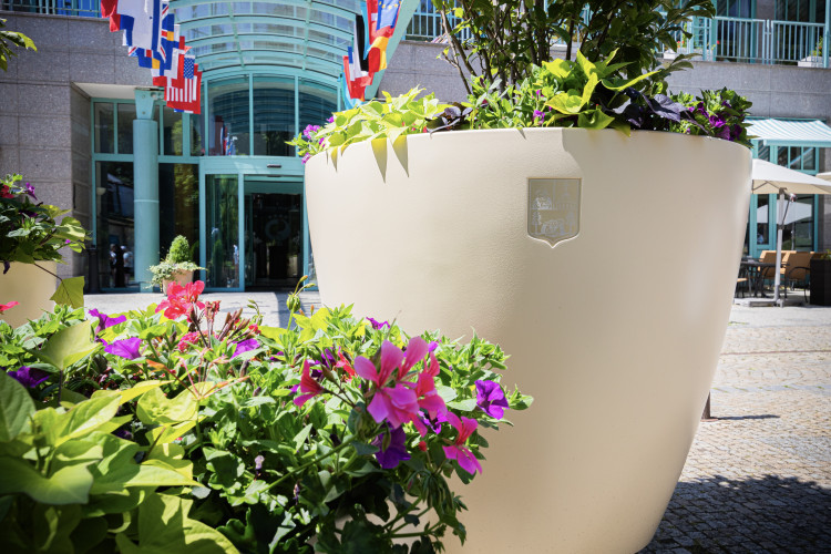 Moderní venkovní květináče ERA