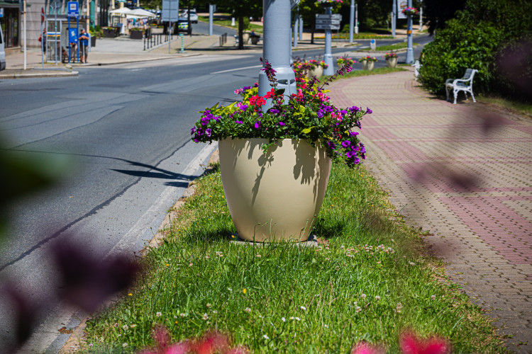 Moderní venkovní květináče ERA