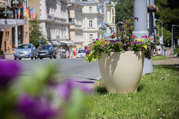 Moderní venkovní květináče ERA