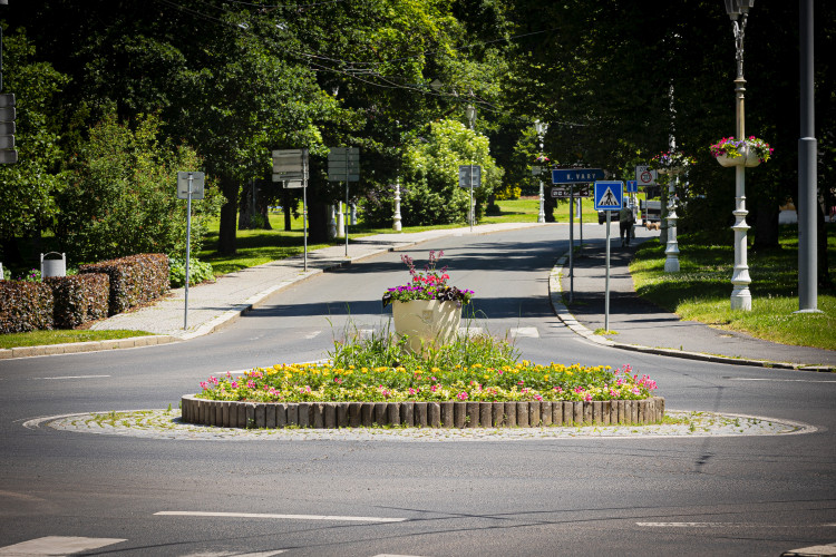 Moderní venkovní květináče ERA