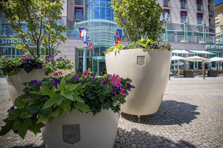 Moderní venkovní květináče ERA