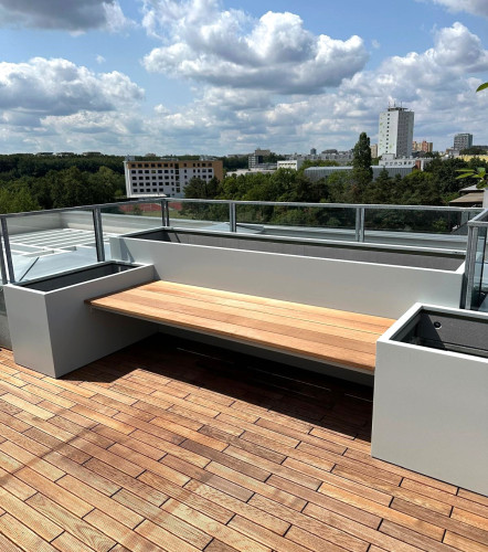 Venkovní květináče vytvářející soukromí na terase