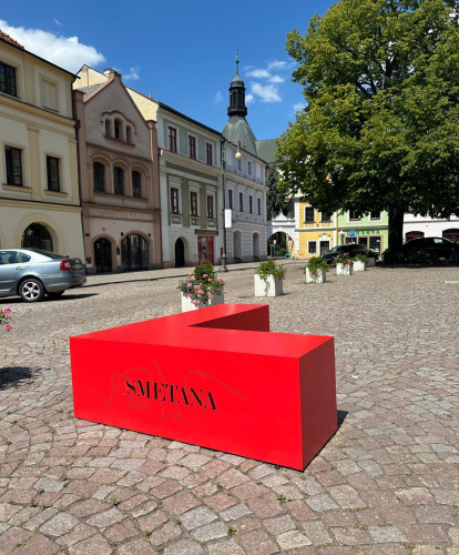 Sklolaminátový městský mobiliář