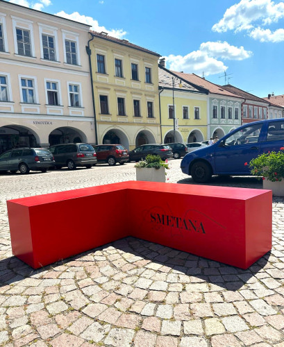 Sklolaminátový městský mobiliář