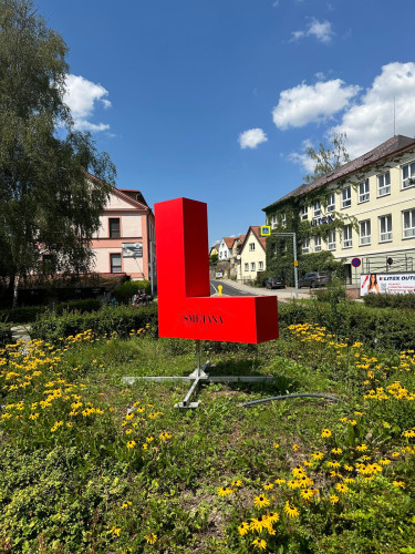 Sklolaminátový městský mobiliář