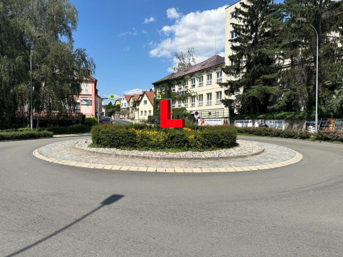 Sklolaminátový městský mobiliář