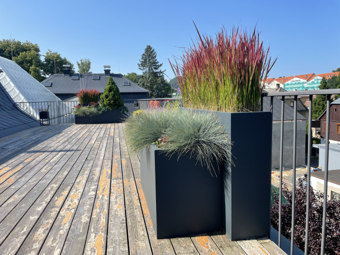 Hranaté květináče