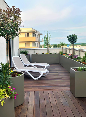 Květináče na venkovní terasy