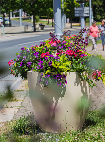 Moderní venkovní květináče ERA